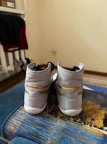 Мужские кроссовки, 41, Asics, Новый, цвет - Серый, Самовывоз at lalafo.kg Мужские кроссовки, 41, Asics, Новый, цвет - Серый, Самовывоз