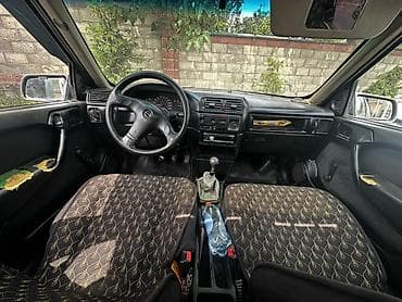 byd e9 2025: Opel Vectra: 1993 г., 1.6 л, Механика, Бензин, Хэтчбэк — 9