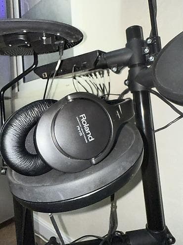 студия фото: YAMAHA DTX 432K - электронная ударная установка наушники - Roland — 3