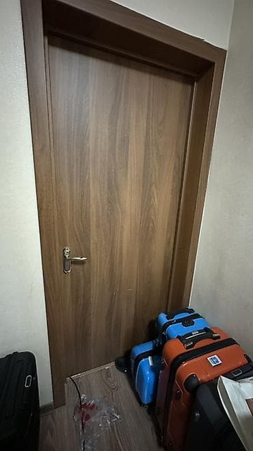 Продаю межкомнатные двери в комплекте. С доборной доской 1) — 1
