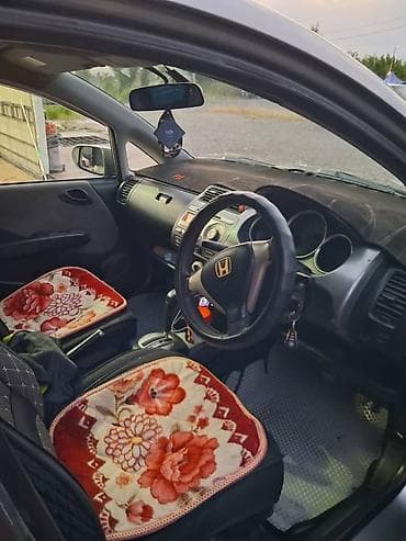 Honda Fit: 2004 г., 1.3 л, Вариатор, Бензин, Хетчбек — 6