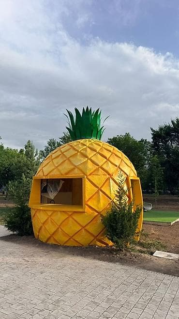 сму: Торговый киоск в форме ананаса - Яркая тематическая конструкция для — 2
