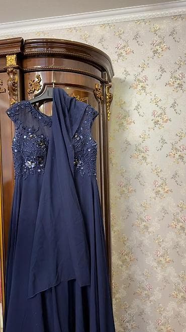 вечерние платья на выпускной: Один выход. Торг уместен. Вечернее платье в пол, темно-синего цвета — 2
