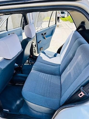 Унаа: Volkswagen Golf: 1987 г., 1.8 л, Кол менен иштөөчү, Бензин, Хетчбек — 9