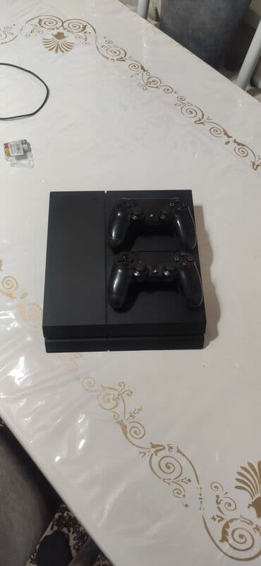 Playstation 4, 2 джойстика, игры, Gran Turismo. цена 13500