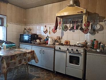 микр: Продаю срочно пол. дома общая квадратура дома 75м кв. количество — 3