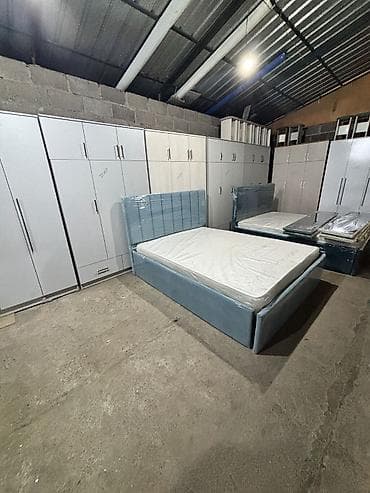 кресла мягкие: Двуспальная кровать с мягким изголовьем и матрасом - Размер — 2