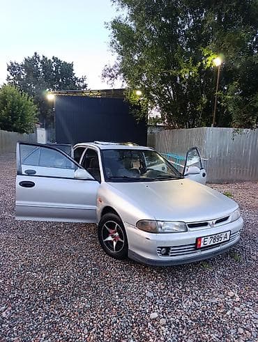 Mitsubishi Lancer: 1993 г., 1.6 л, Механика, Бензин, Седан — 1