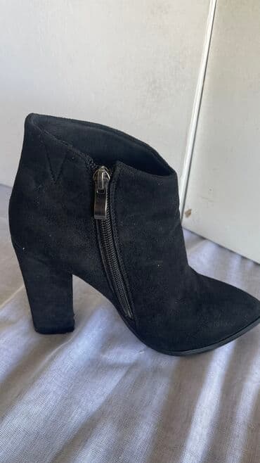 Туфли: Деми. Состояние отличное 
Размер 36
Ватсап пишите — 2