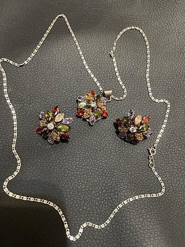 Свадебные платья: Серебро индийское 
Новый комплект
Камни натуральные 
Цена: 5000 сом — 2