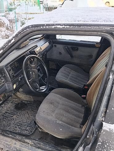 Volkswagen: Volkswagen Jetta: 1990 г., 1.6 л, Механика, Бензин, Седан — 3