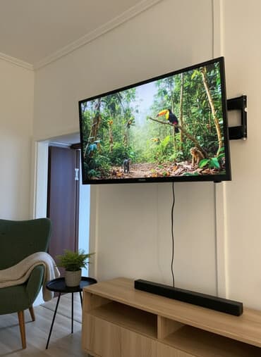 Телевизор Hisense, 32 дюймов в идеальном состоянии. Все документы