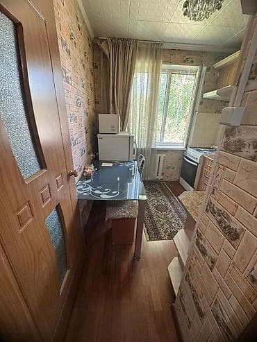 сдаю квартиру 8 мкр: 3 комнаты, С мебелью частично — 1