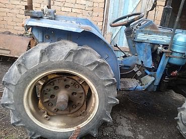 белорус 82 1: Трактор колесный Dongfeng TL2540P (TL2540P на борту) - Компоновка — 4
