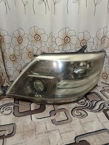 led h7: Комплект передних фар Toyota Б/у — 1