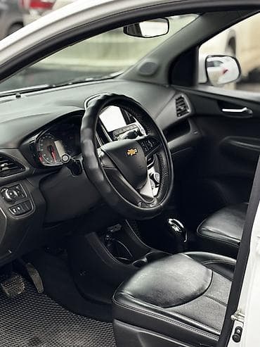 shevralet spark: Chevrolet Spark: 2016 г., 1 л, Вариатор, Бензин, Хэтчбэк — 4