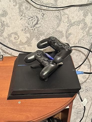Здравствуйте Продаю PS4 Обслужен в апреле 2026 года Два геймпада
