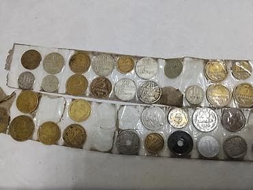 Искусство и коллекционирование: Подборка монет в листах-пакетах. Состав по фото: - Серия 10 и 20 — 3