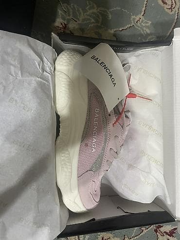кызыл бирдик: Кроссовкалар, 37, Balenciaga, Жаңы, түсү - Кызгылт — 1