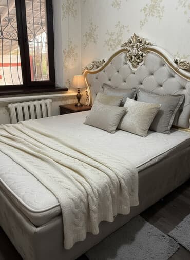 овальная кровать: Двуспальная кровать продаю от сонун мебель и два тумбочки и один — 1