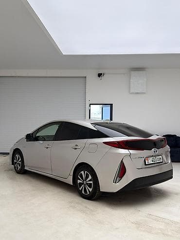 сп: Toyota Prius: 2018 г., 1.8 л, Вариатор, Гибрид, Хэтчбэк — 4