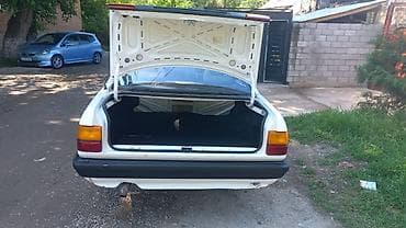 кассеты аудио: Audi 100: 1984 г., 1.8 л, Седан — 3