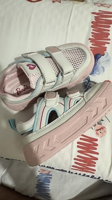 легко: Детские кроссовки Barbie - Модель: спортивные кроссовки с двумя — 1