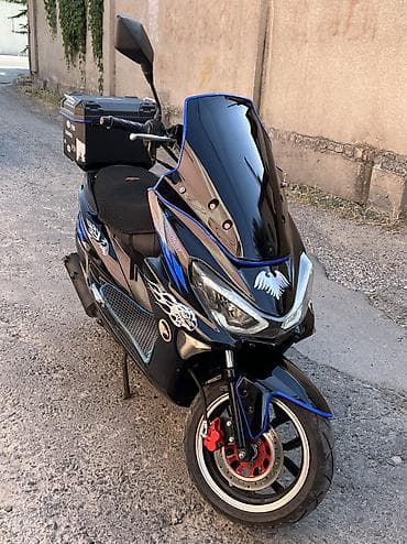скутора: Макси-скутер Yamaha, 150 куб. см, Бензин, Б/у — 2