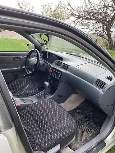 Транспорт: Toyota Camry: 2000 г., 2.2 л, Автомат, Бензин, Седан — 4