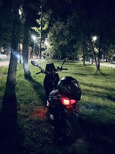 Мототехника: Городской скутер/макси-скутер черного цвета - Агрессивный дизайн — 1