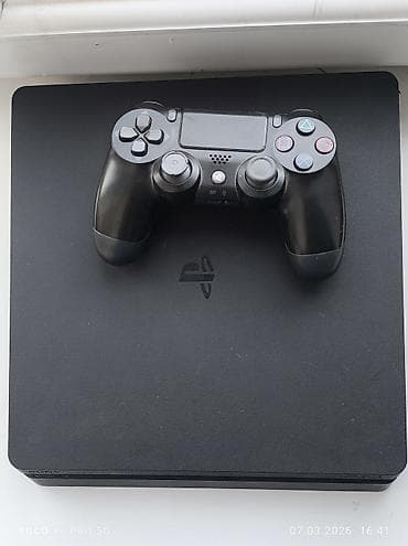 плейтейшен 5: Игровая консоль Sony PlayStation 4 Slim (черная) с беспроводным — 1
