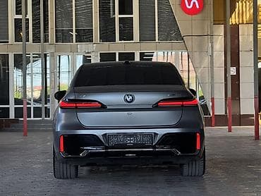 колонка для авто: BMW i7: 2023 г., Электромобиль, Седан — 4