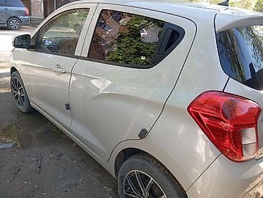 smart автомобиль: Chevrolet Spark: 2017 г., 1 л, Автомат, Бензин, Хэтчбэк — 3