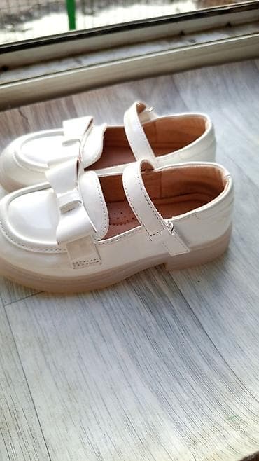 Школьная форма, цвет - Белый at lalafo.kg Школьная форма, цвет - Белый