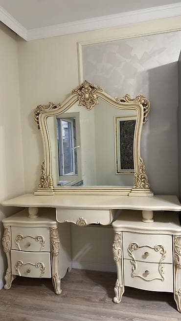 Туалетный столик, Б/у, С зеркалом, цвет - Бежевый, МДФ