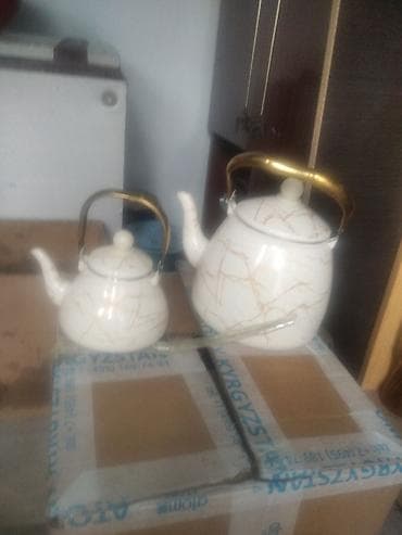 Чайники: Набор из двух чайников в одном стиле. - Материал: эмалированная сталь — 1