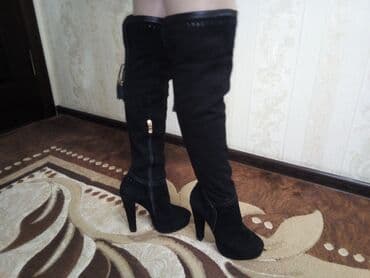 сапоги лакированные на высоких каблуках: Продаю новые очень эффектные ботфорты деми. Натуральная кожа, размер — 1