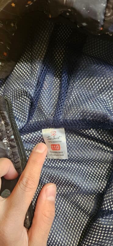 одежды для новорожденных: Детская куртка черного цвета с принтом на космическую тему. Куртка — 2