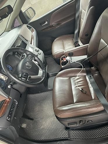 лимузин крайслер: Toyota Sienna: 2015 г., 3.5 л, Автомат, Газ, Минивэн — 6