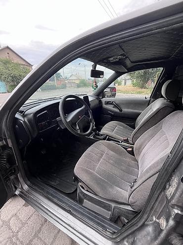 Volkswagen Passat: 1988 г., 1.8 л, Механика, Газ, Универсал — 8