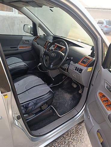 перекупщик авто: Toyota Noah: 2003 г., 2 л, Автомат, Бензин, Минивэн — 7