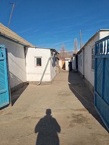 дом жээк: Кочкор центрдан 5 бөлмөлүү үй сатылат. үйдүн көрүнүшү сүрөттөдүгөй — 4