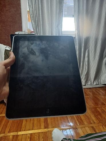 Планшет Apple iPad (первого поколения) работает только нету шнура и lalafo.kg да Планшет Apple iPad (первого поколения) работает только нету шнура и