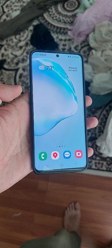 мониторы 22 дюйма: Samsung Galaxy S20 (серый) - Дисплей: 6.2", AMOLED, безрамочный — 3