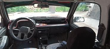 tayota prius 2018: Компактный хэтчбек 5 дверей, белый цвет. Практичный городской — 4