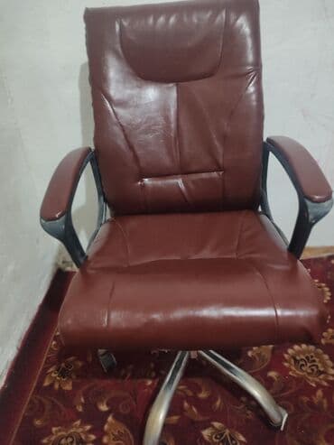 купить офисное кресло в бишкеке: Офисное кресло, С колесиками, цвет - Черный, Экокожа — 3