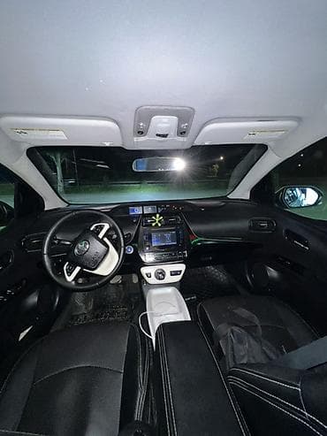 subaru outbeck: Toyota Prius: 2017 г., 1.8 л, Робот, Гибрид, Хэтчбэк — 8