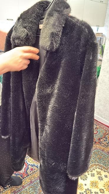 Киреге берилүүчү кийимдер: Шуба, Тизеден, M — 3