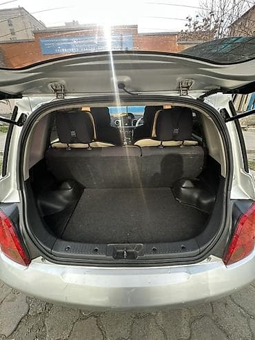 mazda 121: Toyota Ist: 2003 г., 1.5 л, Автомат, Бензин, Хэтчбэк — 8