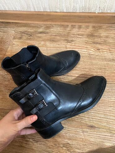 Демисезонные сапоги каблук 3 см.Носила пару раз в идеальном